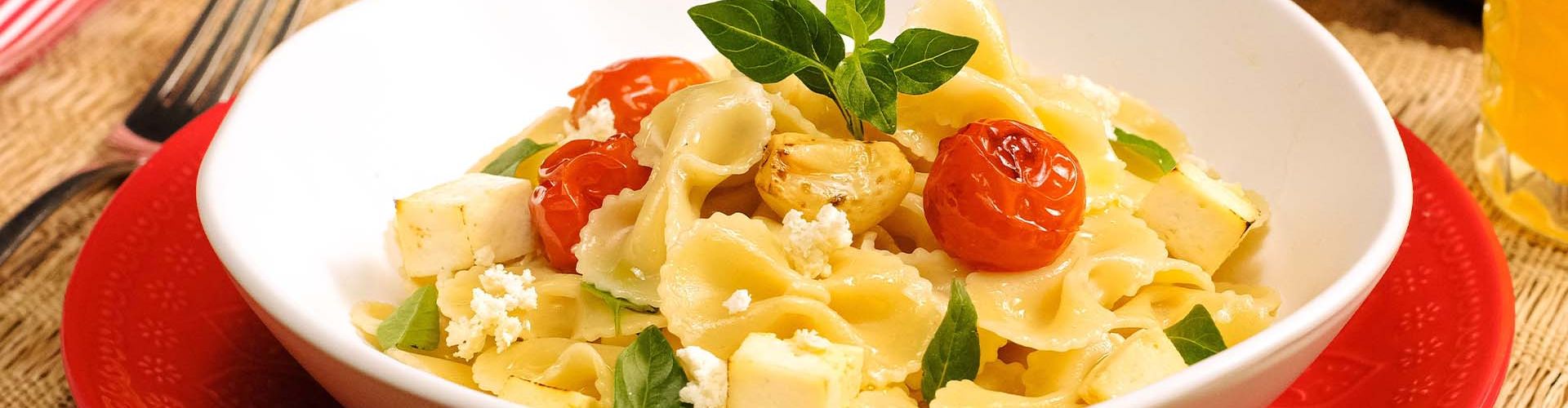 Macarrão com Queijo e Tomate Cereja