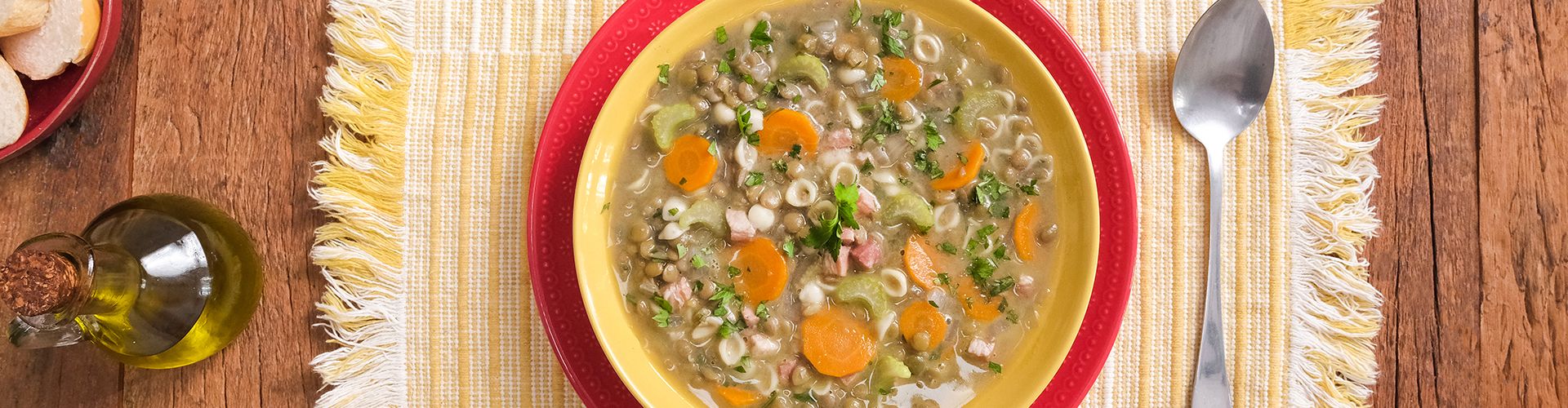 Sopa de lentilha com macarrão