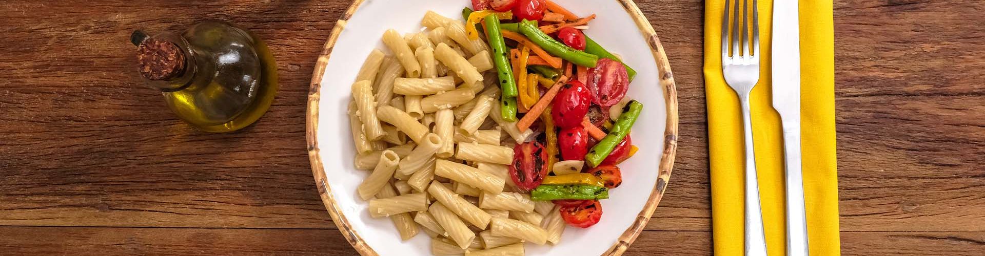 Macarrão com legumes assados