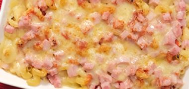 Receita Macarrão gratinado com presunto e muçarela