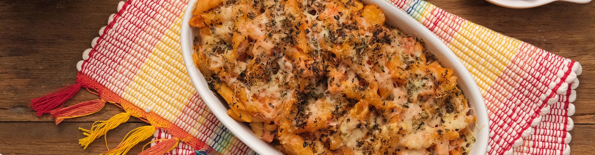 Penne ao Forno com Presunto e Queijo