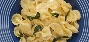 Receita Macarrão de sêmola com manteiga e sálvia