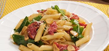Receita Macarrão com tomate seco e rúcula