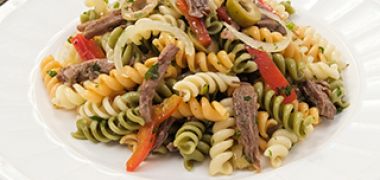 Receita Salada de macarrão com carne desfiada