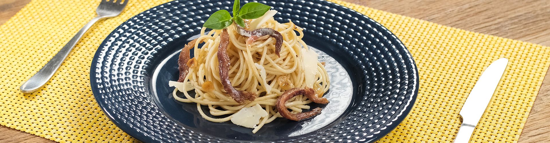 Macarrão ao Alho e Óleo com Aliche