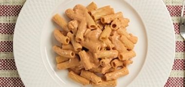 Receita Macarrão cremoso de tomate e alho