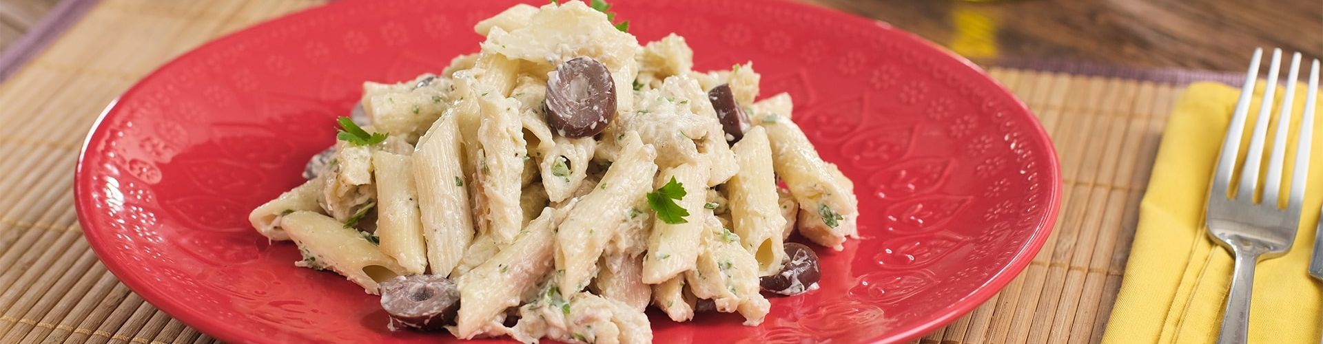 Salada de macarrão com bacalhau