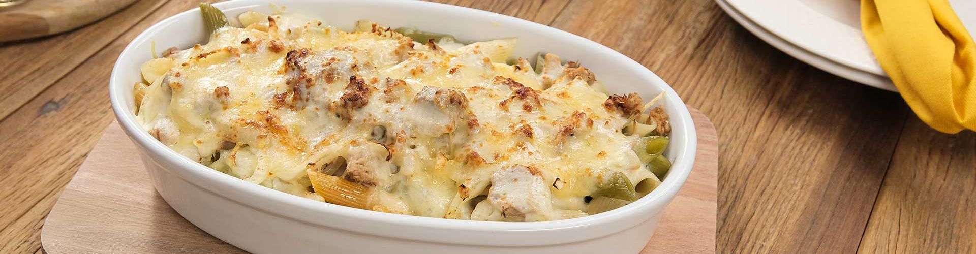 Macarrão Gratinado com Molho Branco e Atum