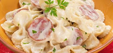 Receita Macarrão ao Molho de Queijo com Calabresa