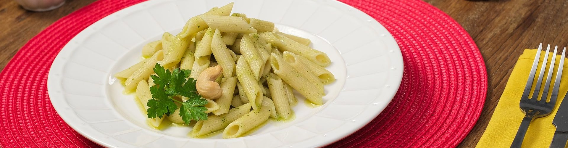 Macarrão Pena ao Molho Pesto Brasileiro