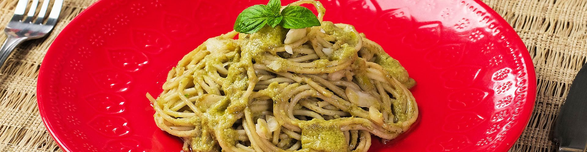 Espaguete com Pesto de Abacate