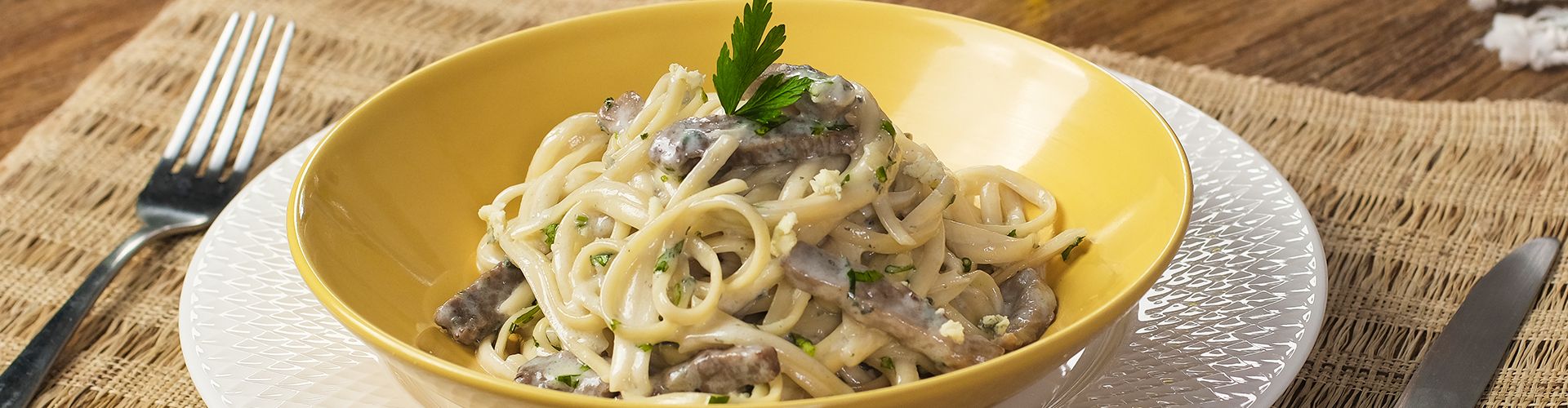 Macarrão Cremoso com Gorgonzola e Carne