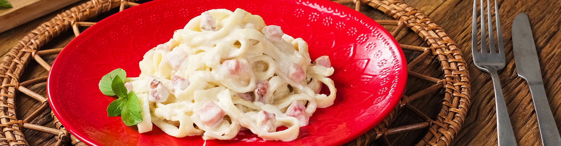 Macarrão Ninho Cremoso com  Três Queijos e Bacon