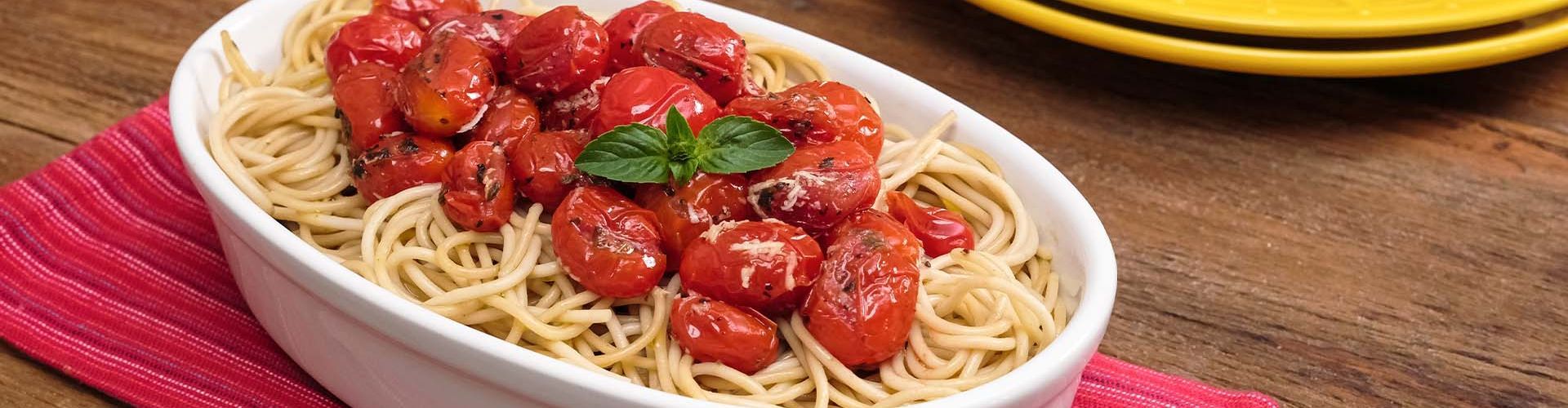 Espaguete com tomates confit