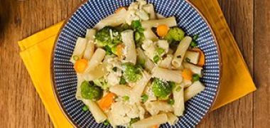 Receita Macarrão com Brócolis, Cenoura e Couve-Flor