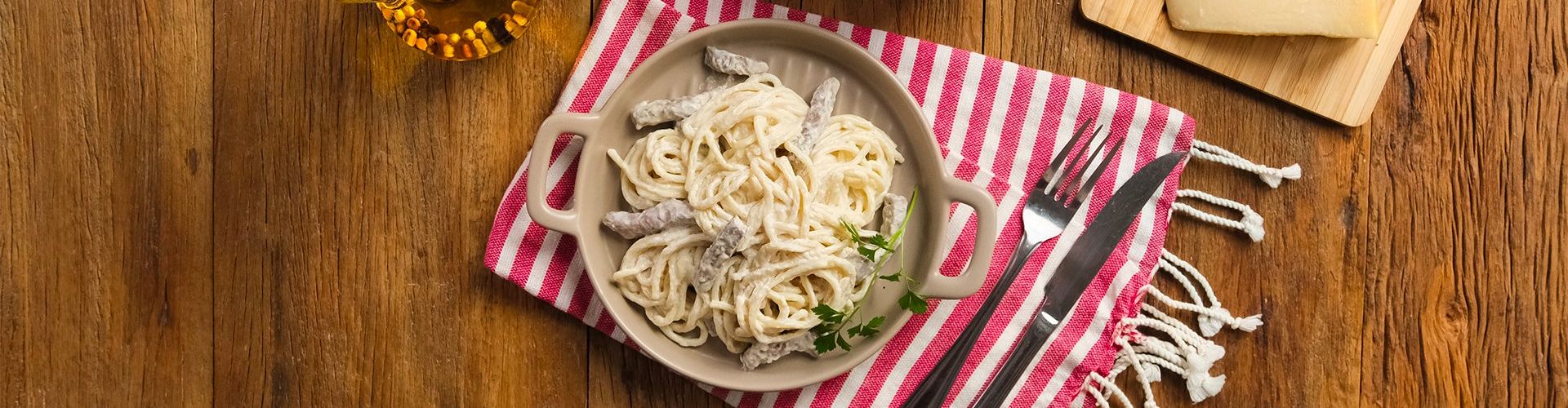 Macarrão com Iscas de Mignon