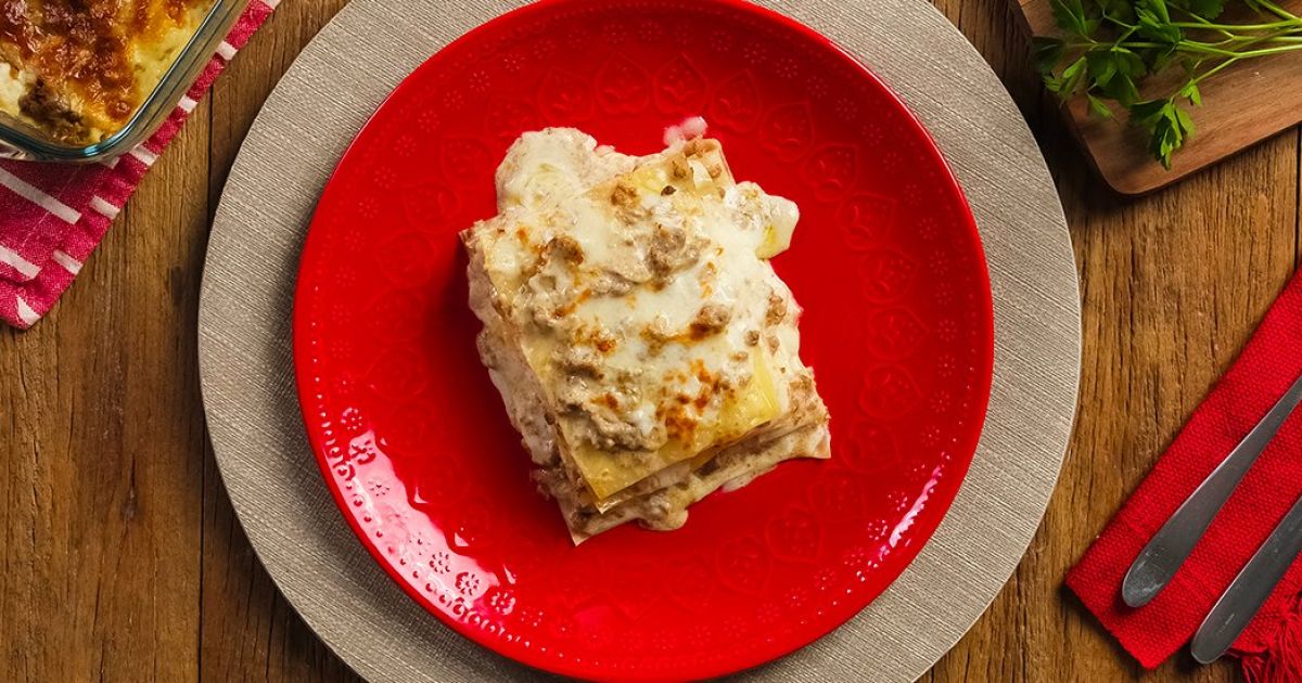 Lasanha de Carne com Molho Branco - Galo