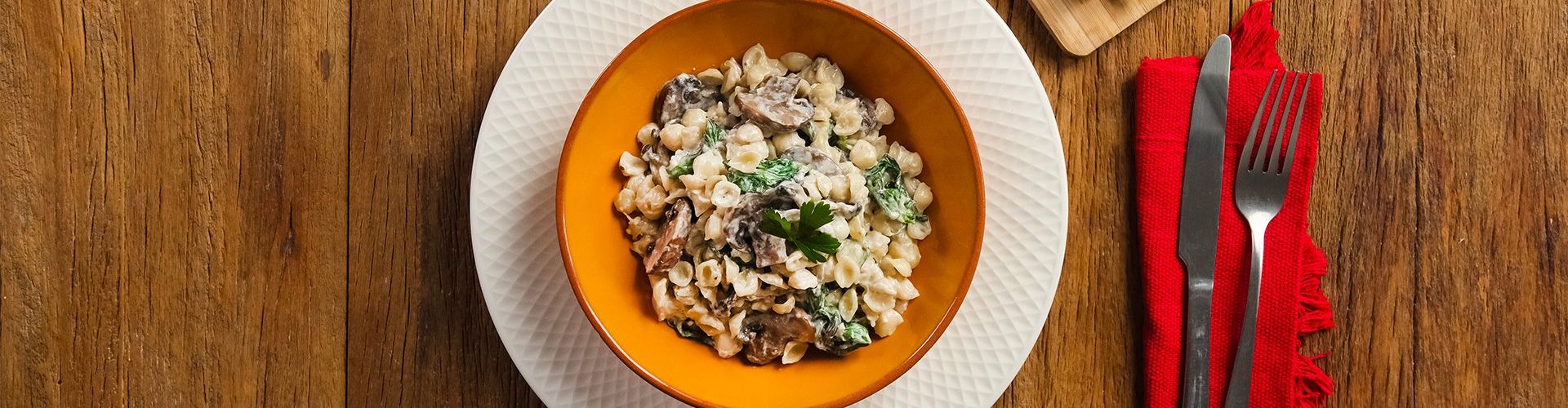 Macarrão Proteico com Cogumelos e Espinafre