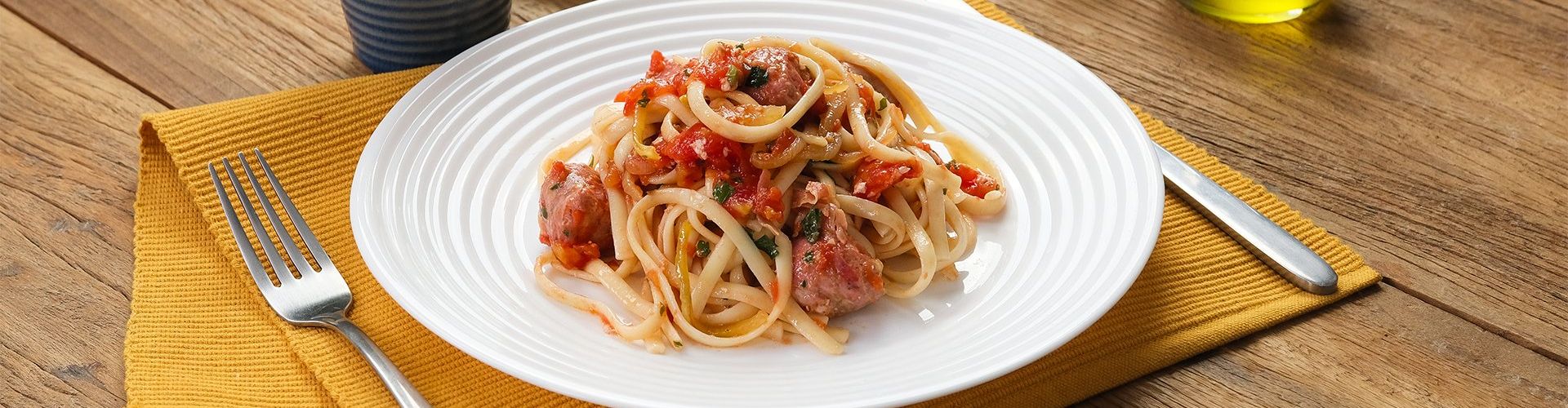 Macarrão ao Molho de Linguiça Assada