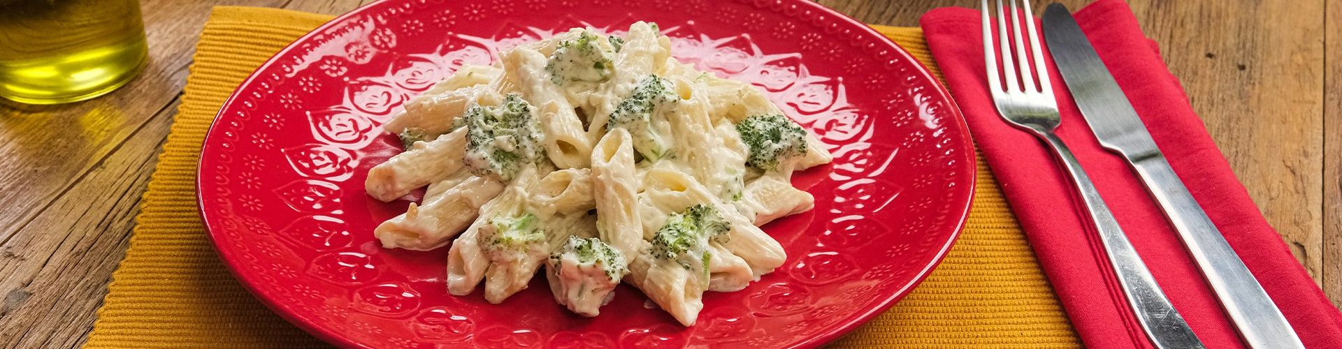 Penne com Brócolis ao Molho de Creme de Leite