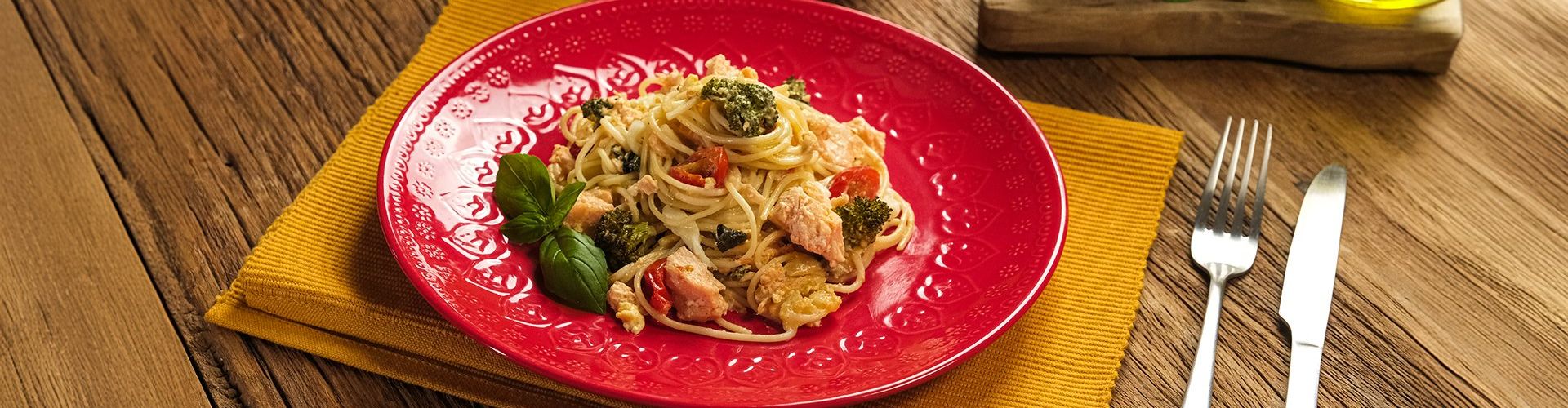 Macarrão com Salmão e Brócolis