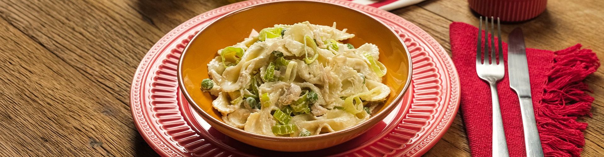 Salada de Macarrão à Parisiense com Frango Desfiado