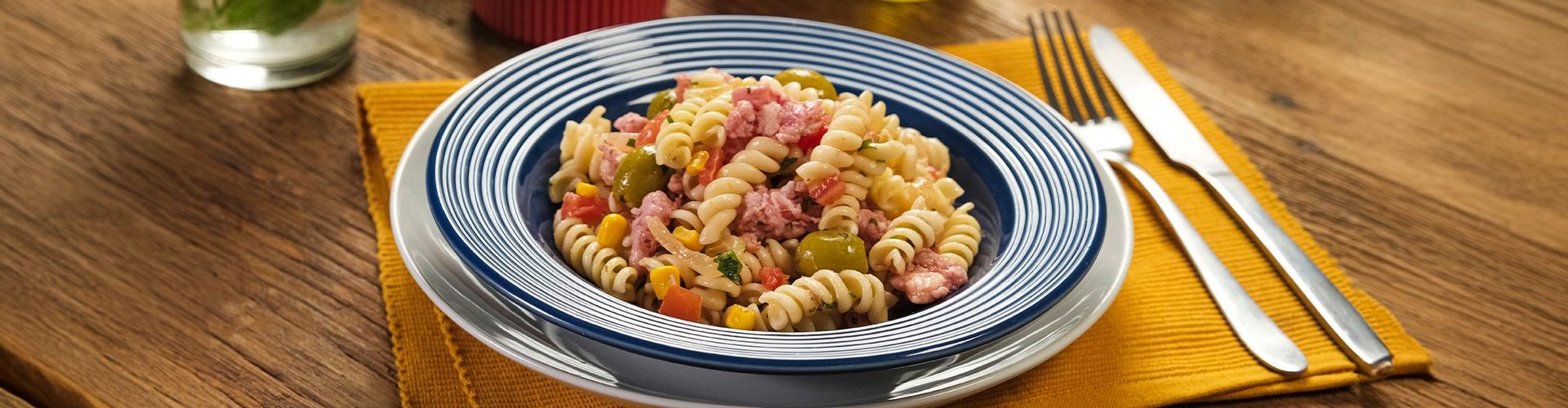 Macarrão Fácil com Linguiça Toscana e Milho