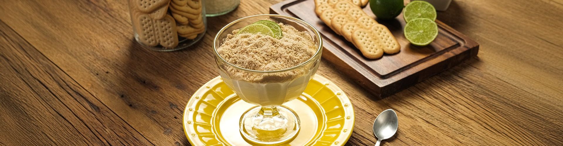 Mousse de Limão com Farofinha de Biscoito Galo