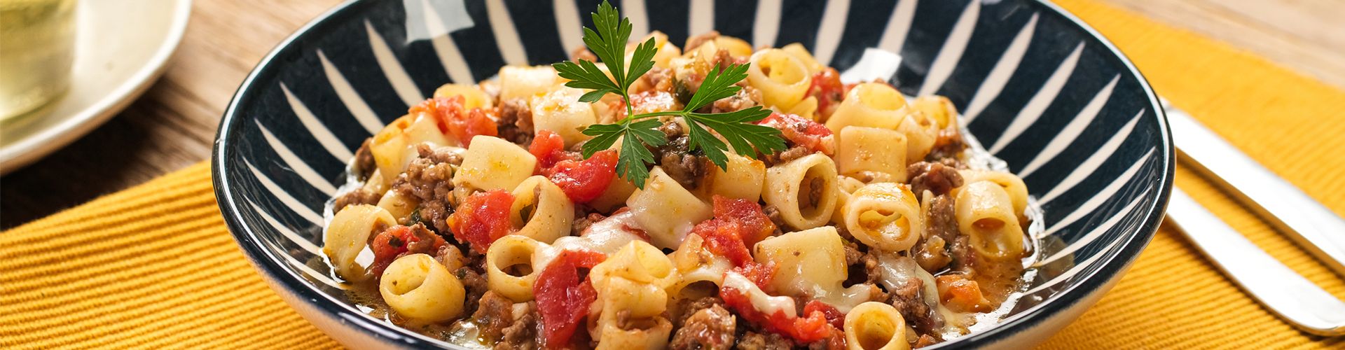 Macarrão “da Minha Avó” com Molho de Carne Moída e Queijo