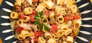 Receita Macarrão “da Minha Avó” com Molho de Carne Moída e Queijo