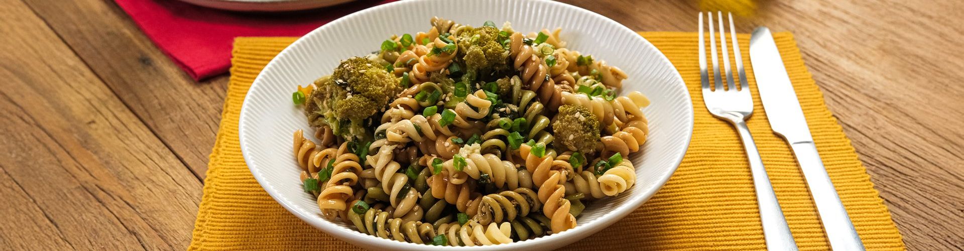 Salada de Macarrão com Gengibre e Cebolinha