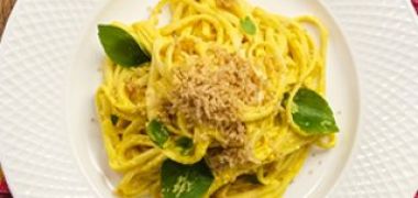 Receita Macarrão Amarelo com Pimentão e Tomate