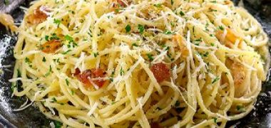 Receita Espaguete ao Alho e Óleo com Limão e Queijo