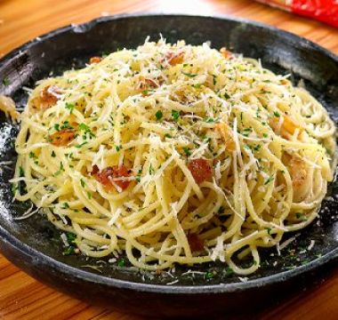 Espaguete ao Alho e Óleo com Limão e Queijo