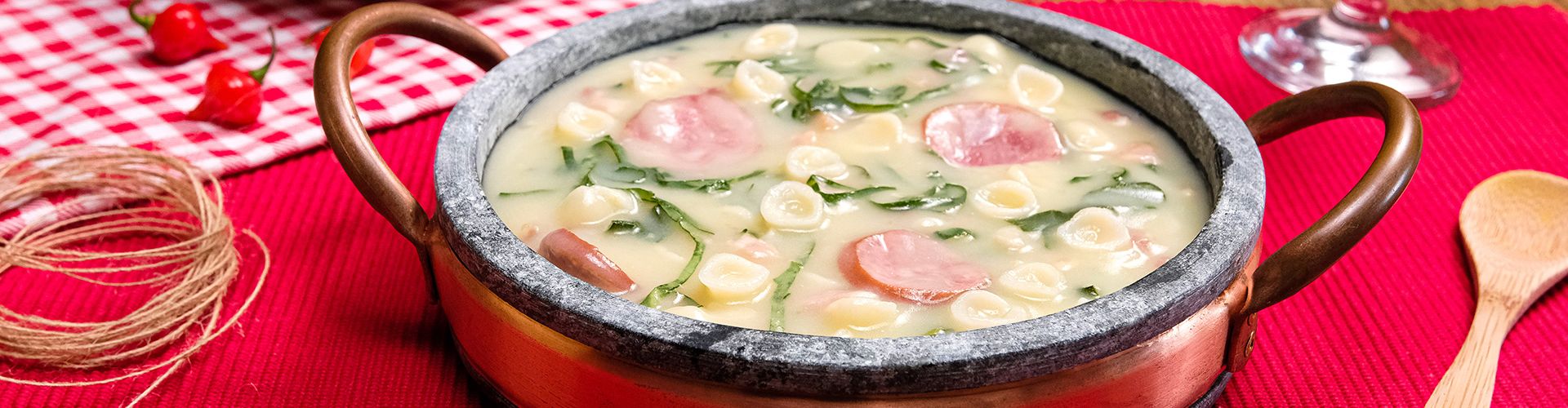 Caldo Verde com Macarrão